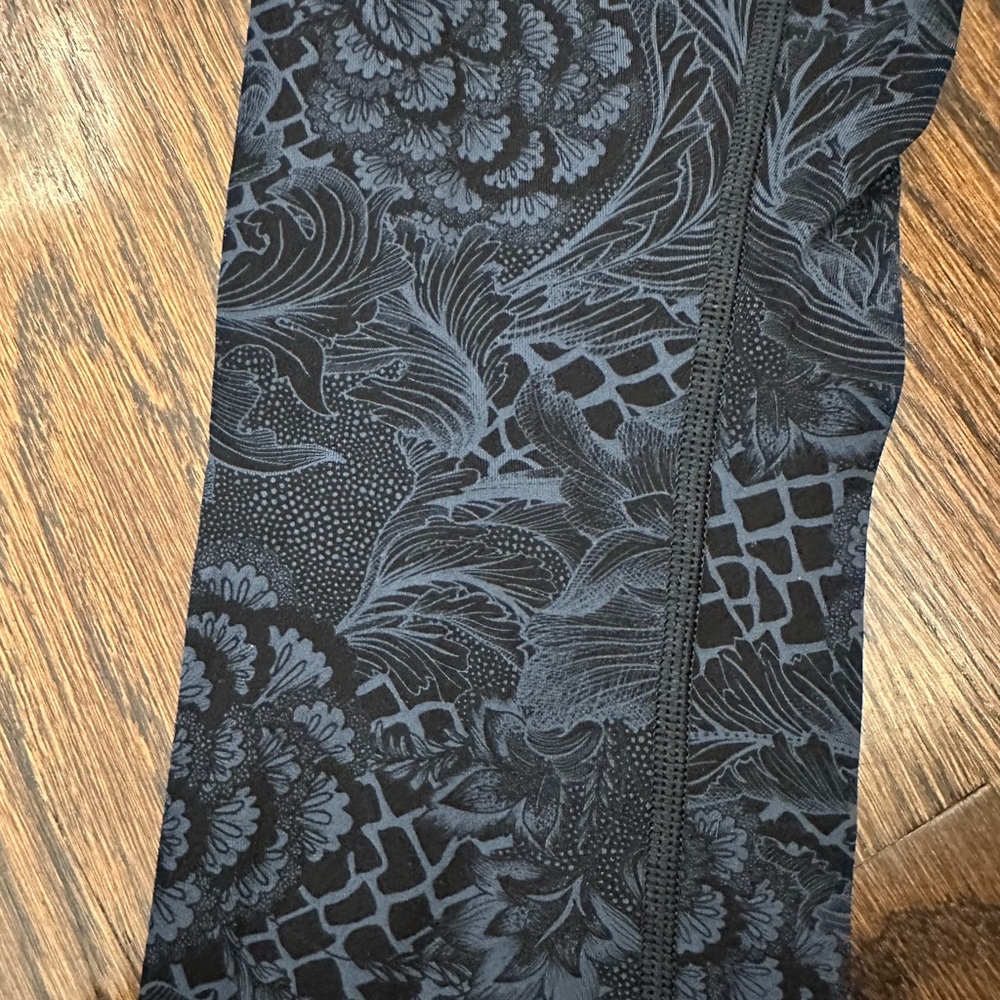 Women’s Lululemon Leggings 7/8th Pants - Limited Edition - Size 4 Greatcondition View 2